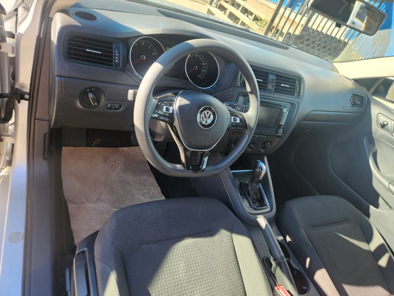 
								2015 Volkswagen Jetta full									