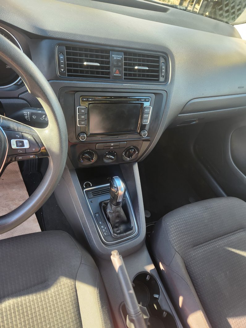 
								2015 Volkswagen Jetta full									