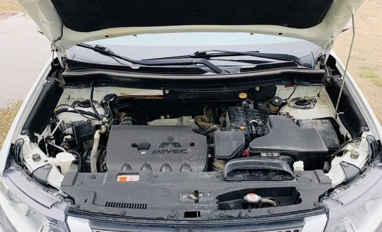 
								2020 MITSUBISHI OUTLANDER ES full									