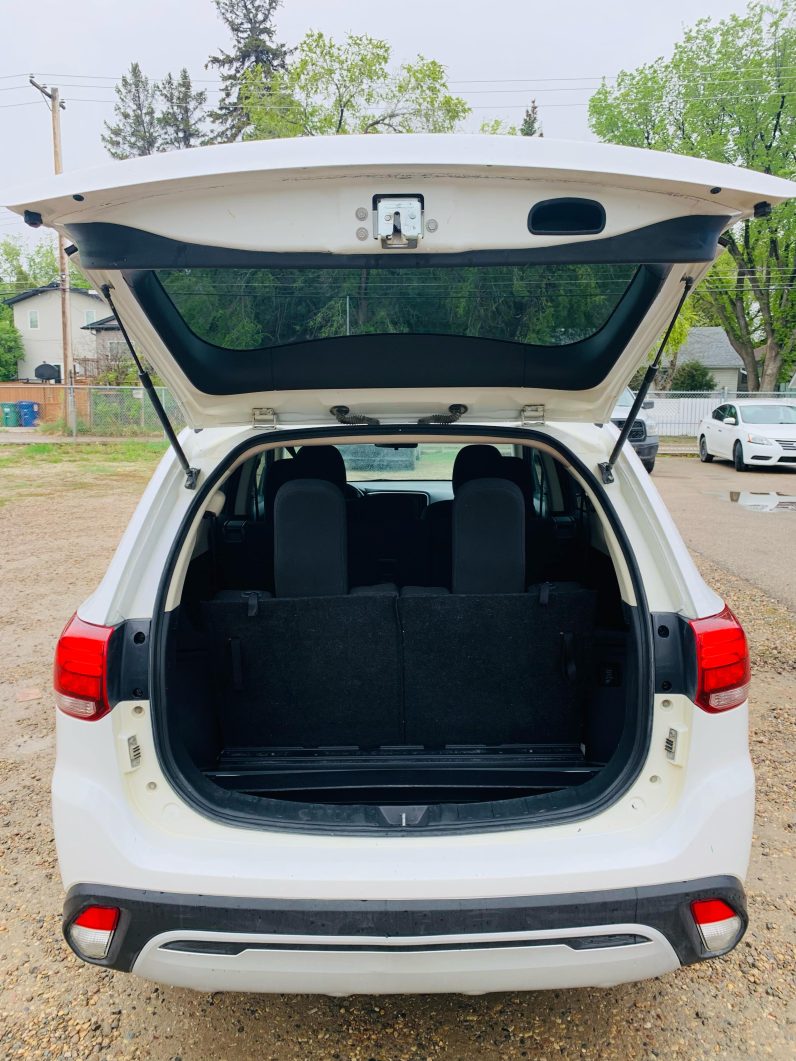 
								2020 MITSUBISHI OUTLANDER ES full									