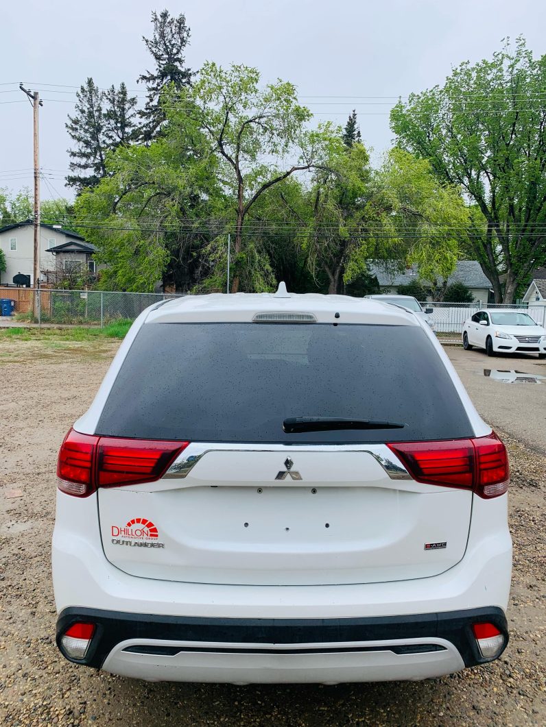 
								2020 MITSUBISHI OUTLANDER ES full									