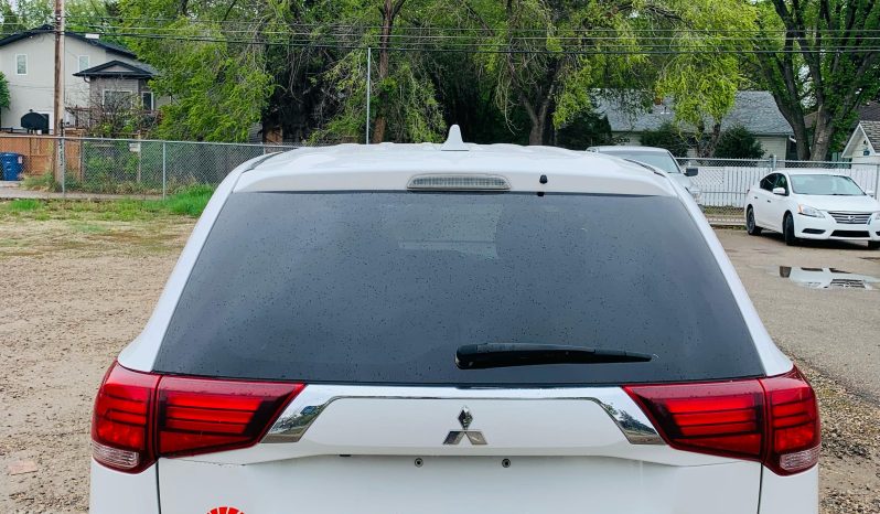 
								2020 MITSUBISHI OUTLANDER ES full									