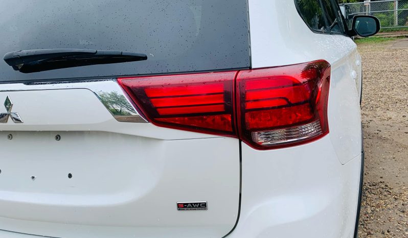 
								2020 MITSUBISHI OUTLANDER ES full									