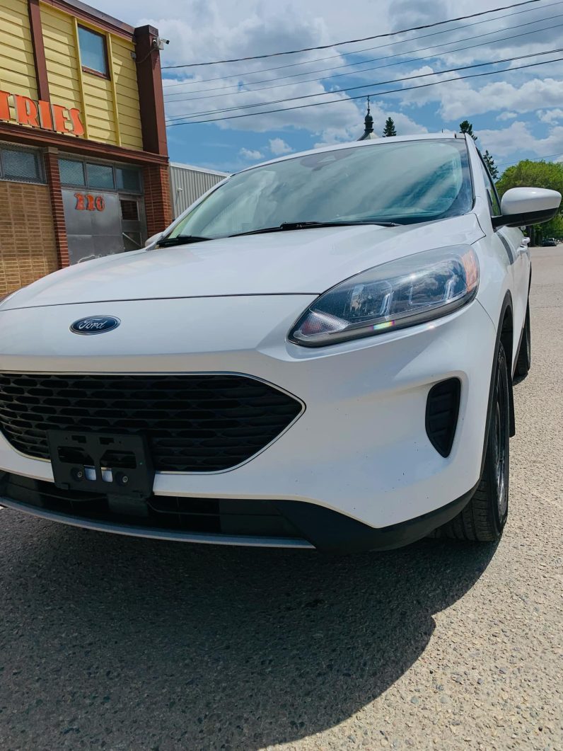 
								2020 Ford Escape SE full									