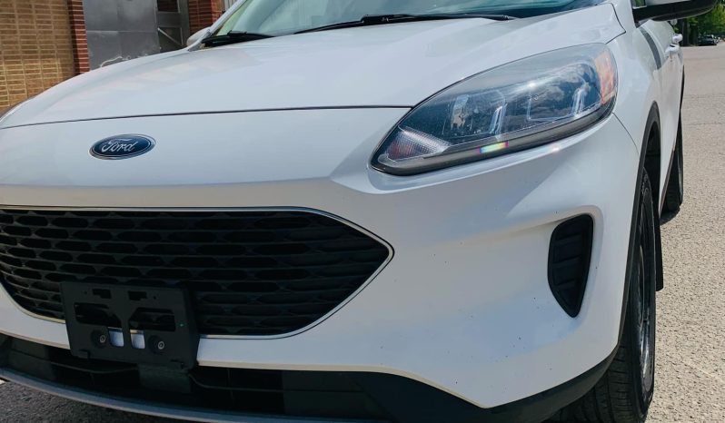 
								2020 Ford Escape SE full									