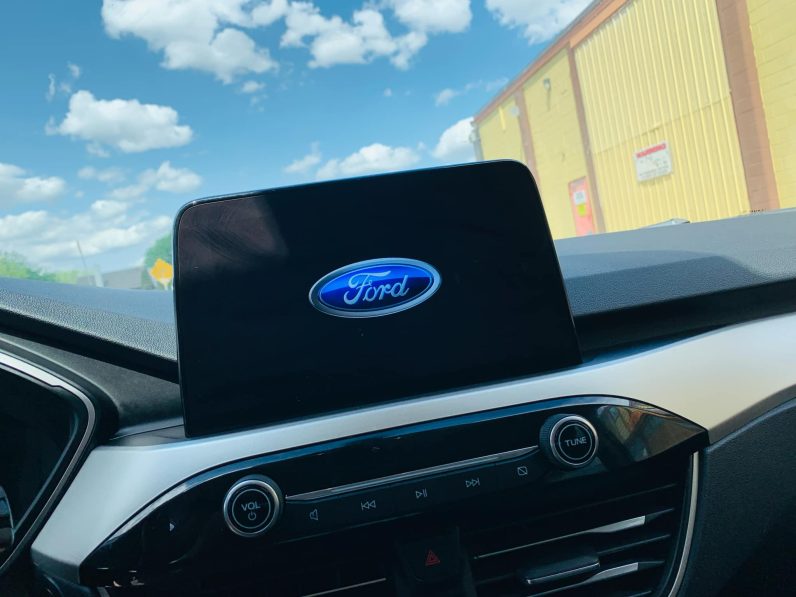 
								2020 Ford Escape SE full									