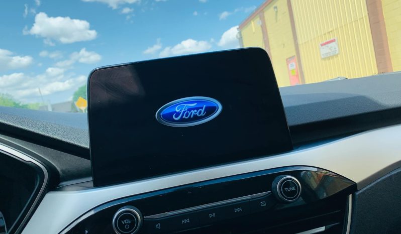 
								2020 Ford Escape SE full									