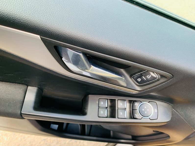 
								2020 Ford Escape SE full									