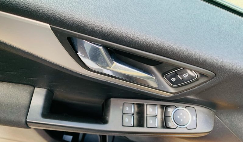 
								2020 Ford Escape SE full									