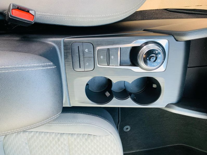 
								2020 Ford Escape SE full									