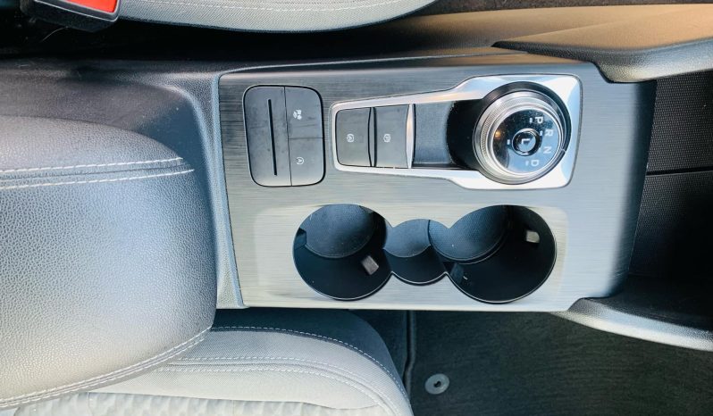 
								2020 Ford Escape SE full									