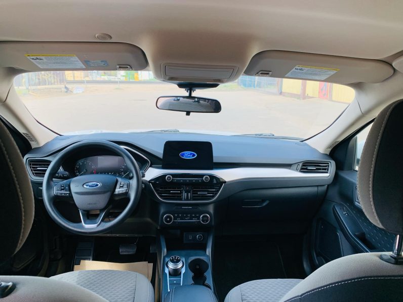 
								2020 Ford Escape SE full									