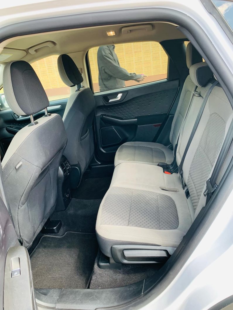 
								2020 Ford Escape SE full									