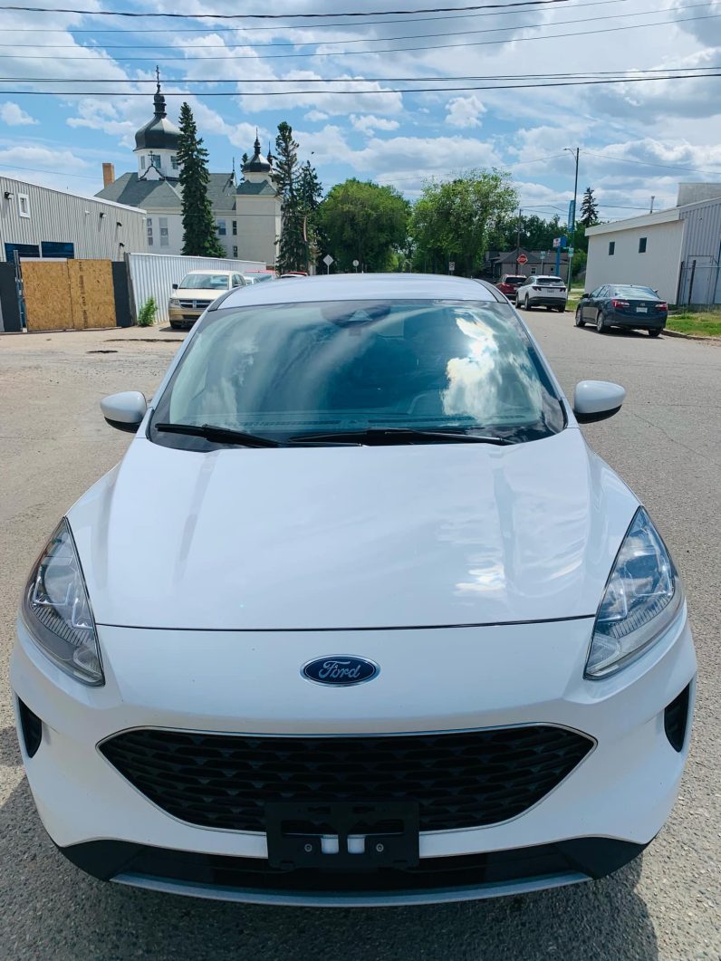 
								2020 Ford Escape SE full									