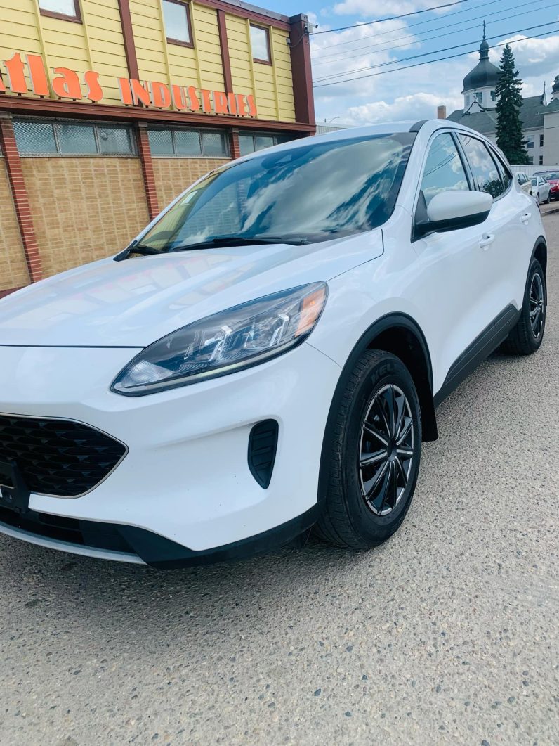 
								2020 Ford Escape SE full									