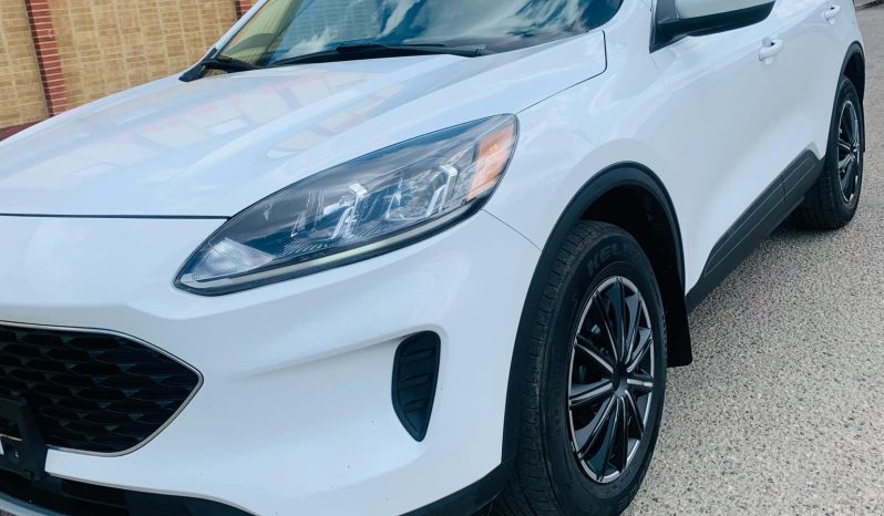 
								2020 Ford Escape SE full									