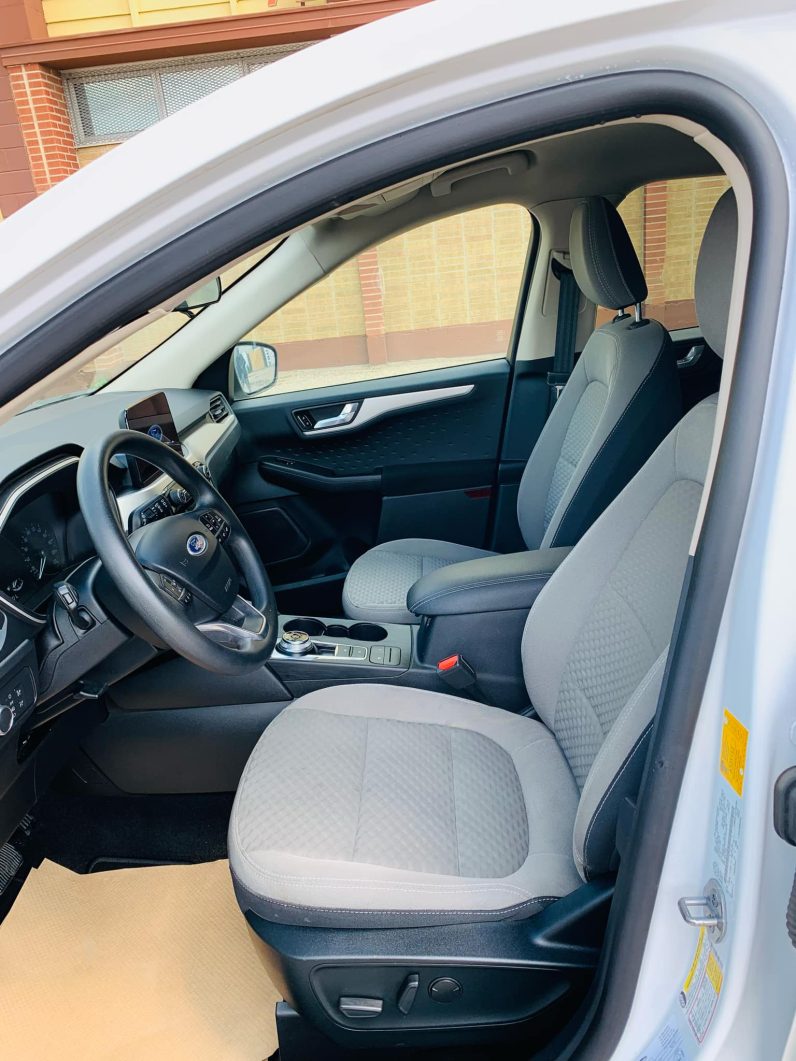 
								2020 Ford Escape SE full									