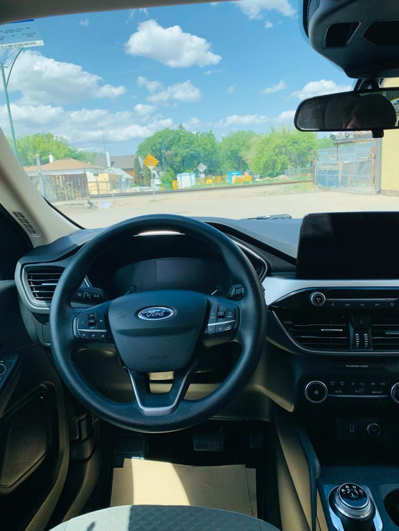 
								2020 Ford Escape SE full									