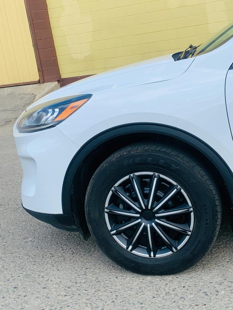 
								2020 Ford Escape SE full									