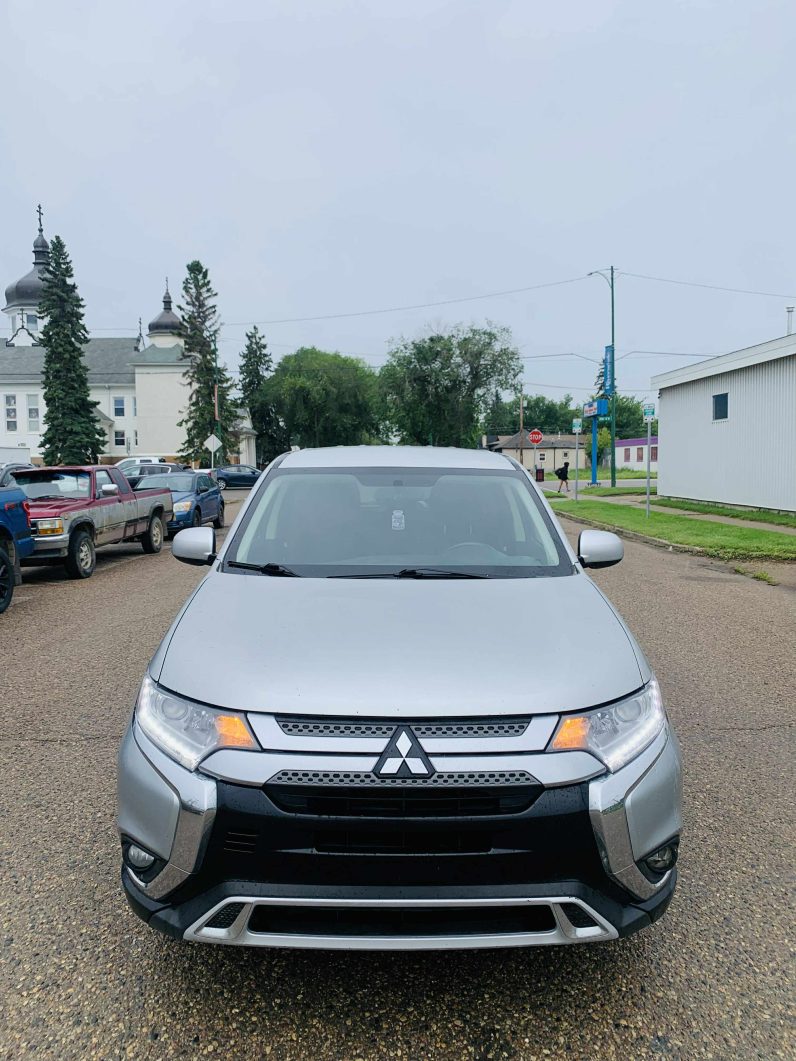 
								2020 MITSUBISHI OUTLANDER ES full									