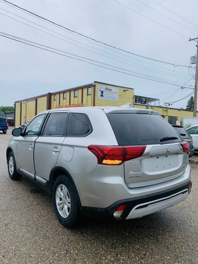 
								2020 MITSUBISHI OUTLANDER ES full									