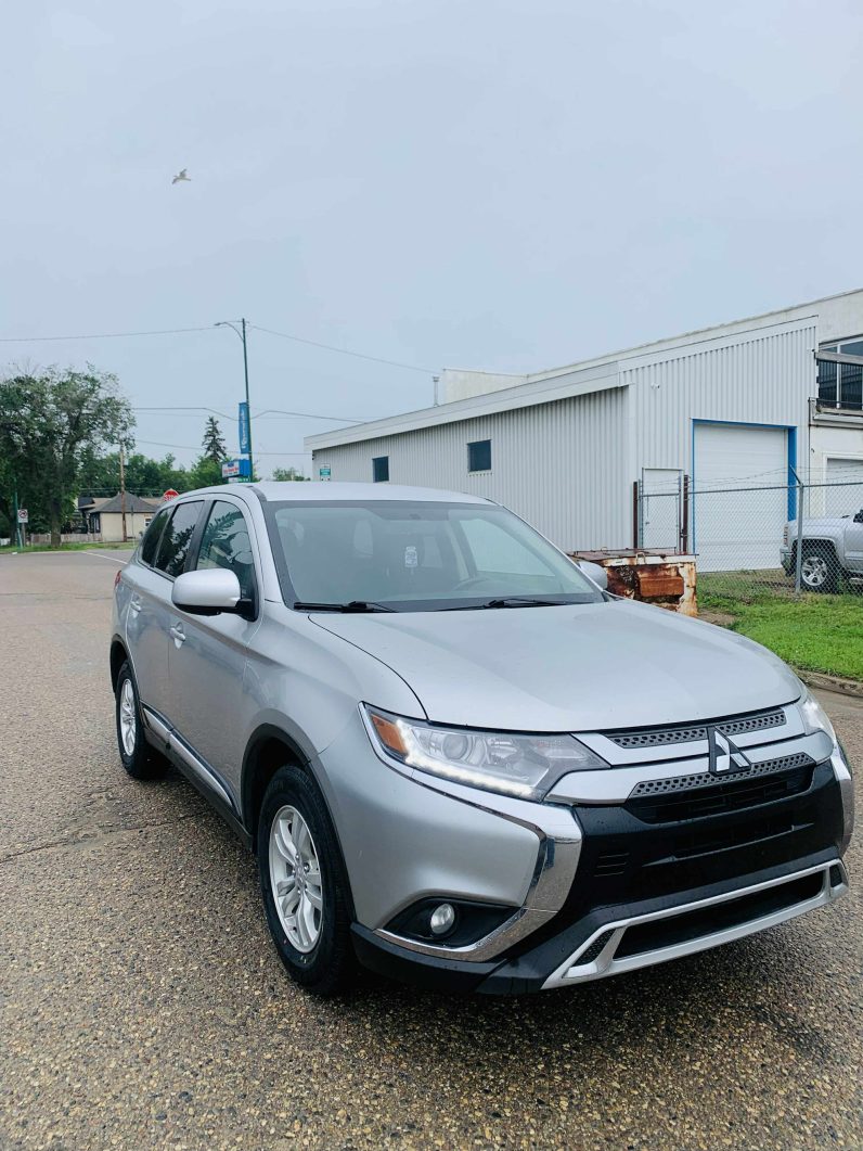 
								2020 MITSUBISHI OUTLANDER ES full									