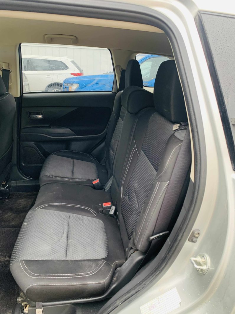 
								2020 MITSUBISHI OUTLANDER ES full									