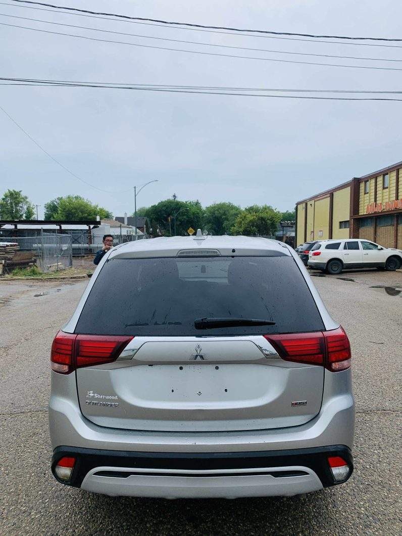 
								2020 MITSUBISHI OUTLANDER ES full									