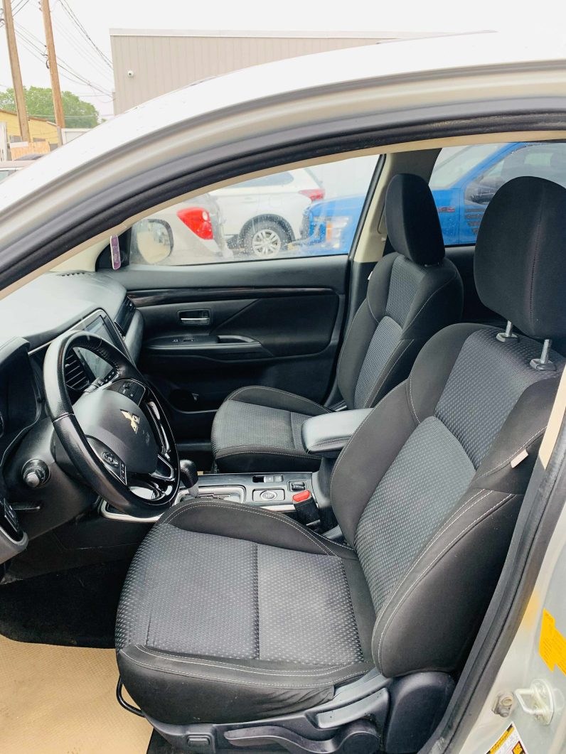 
								2020 MITSUBISHI OUTLANDER ES full									