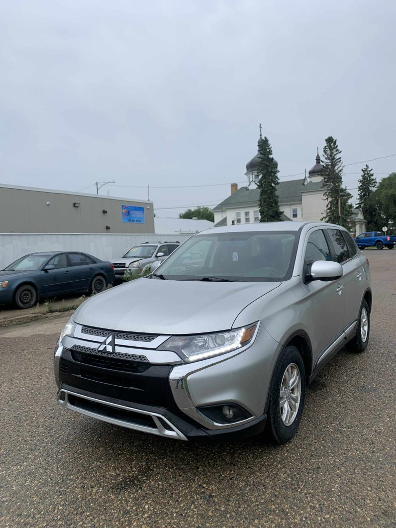 
								2020 MITSUBISHI OUTLANDER ES full									