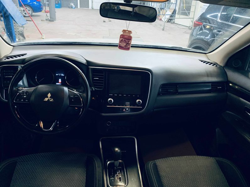 
								2020 MITSUBISHI OUTLANDER ES full									