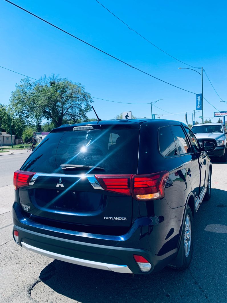 
								2016 MITSUBISHI OUTLANDER ES full									