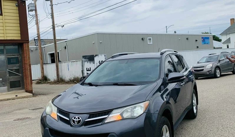 
								2015 Toyota RAV-4 XLE full									