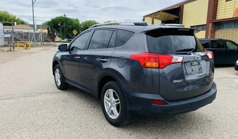 
								2015 Toyota RAV-4 XLE full									