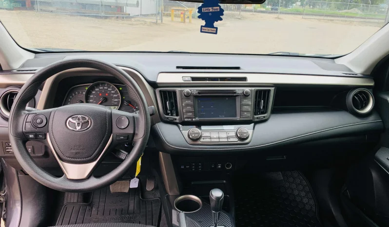 
								2015 Toyota RAV-4 XLE full									