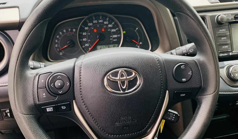 
								2015 Toyota RAV-4 XLE full									