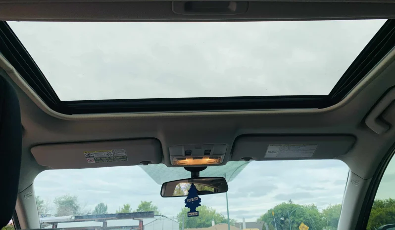 
								2015 Toyota RAV-4 XLE full									