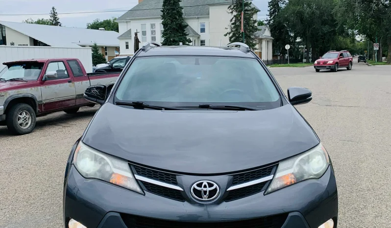 
								2015 Toyota RAV-4 XLE full									