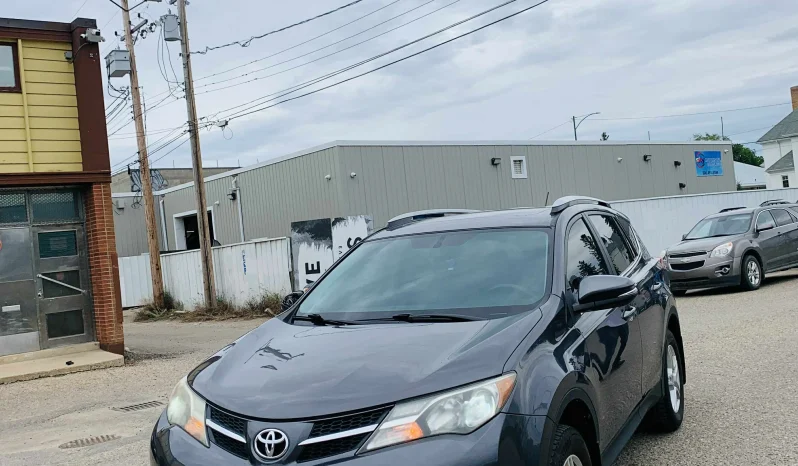 
								2015 Toyota RAV-4 XLE full									