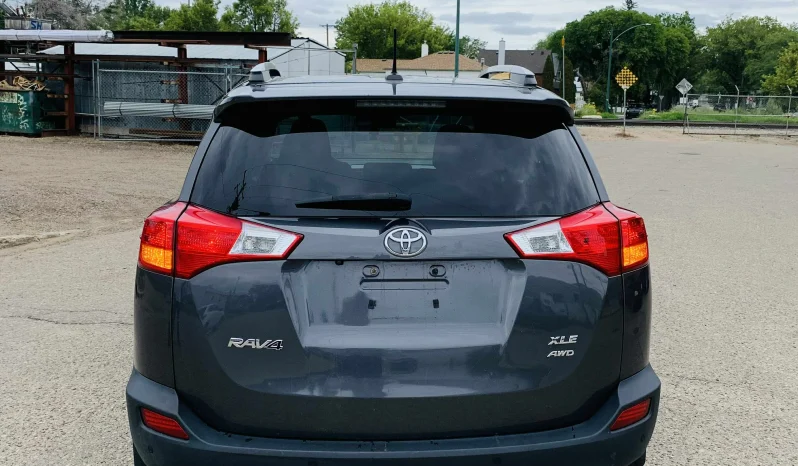 
								2015 Toyota RAV-4 XLE full									