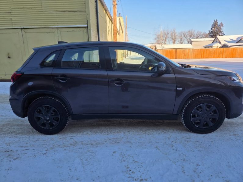 
								2021 Mitsubishi RVR full									