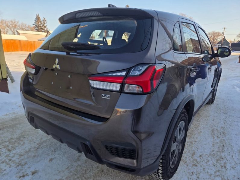 
								2021 Mitsubishi RVR full									