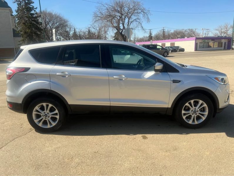
								2017 Ford Escape SE full									