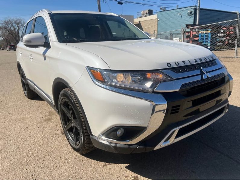 
								2020 MITSUBISHI OUTLANDER ES full									
