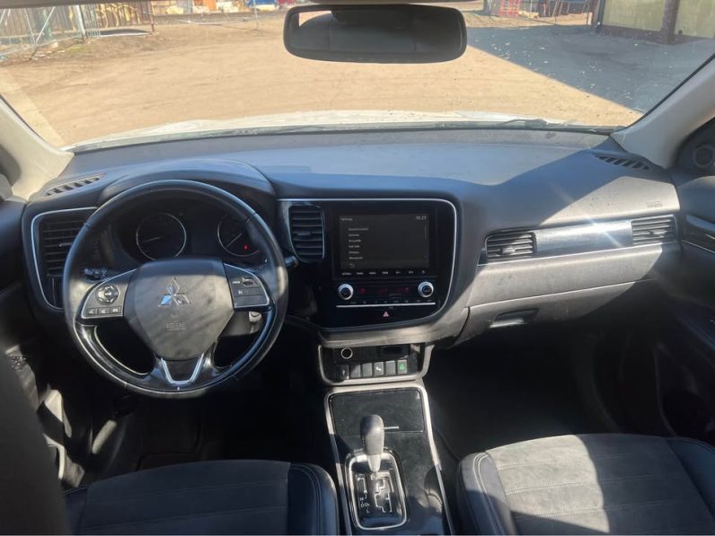 
								2020 MITSUBISHI OUTLANDER ES full									