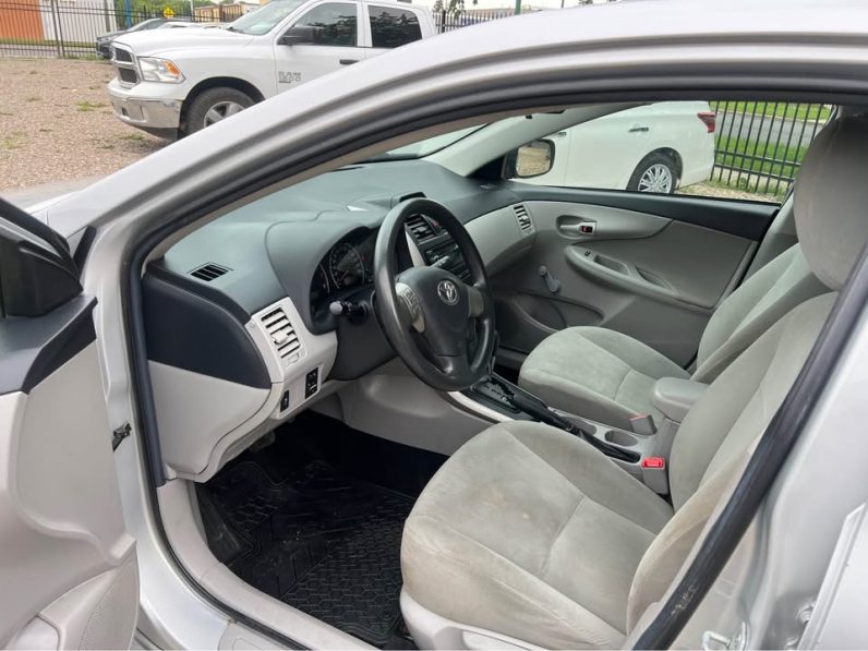 
								2013 Toyota Corolla full									