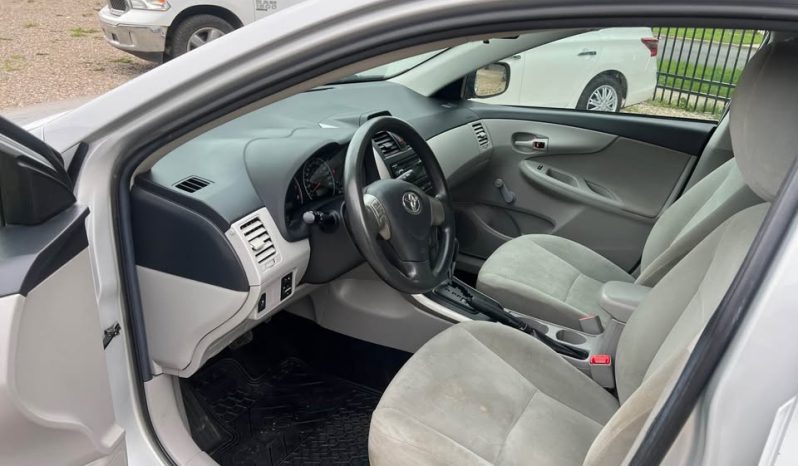 
								2013 Toyota Corolla full									