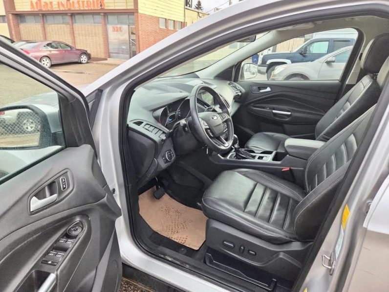 
								2017 Ford Escape SE full									